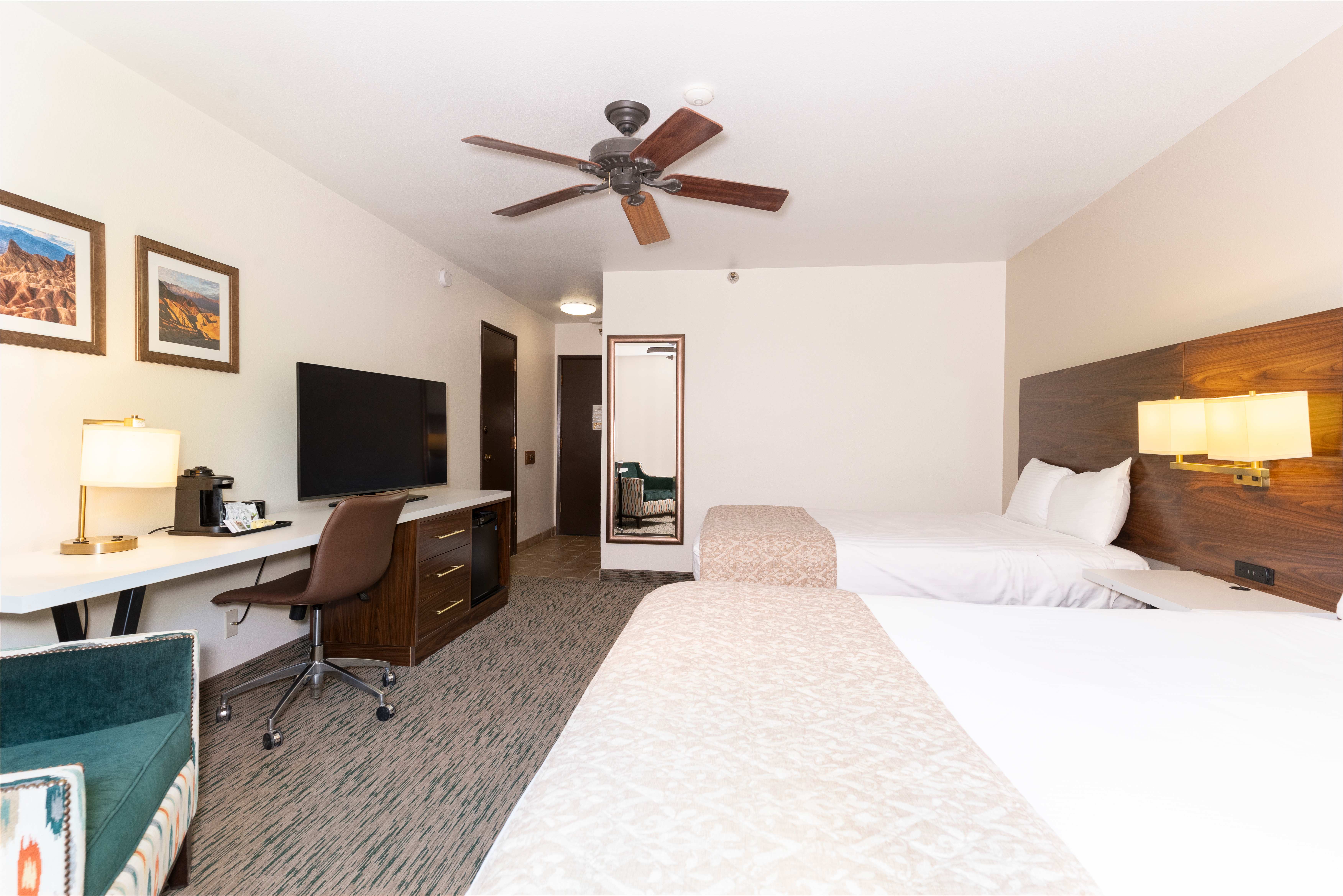 Standard 2 Queen Room